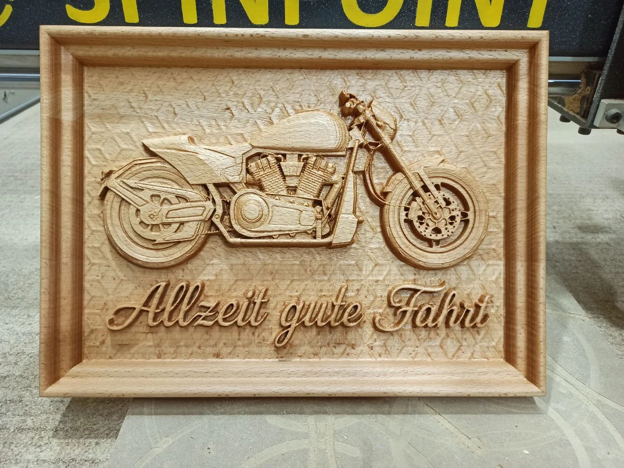 Різблення по дереву, декор розетка