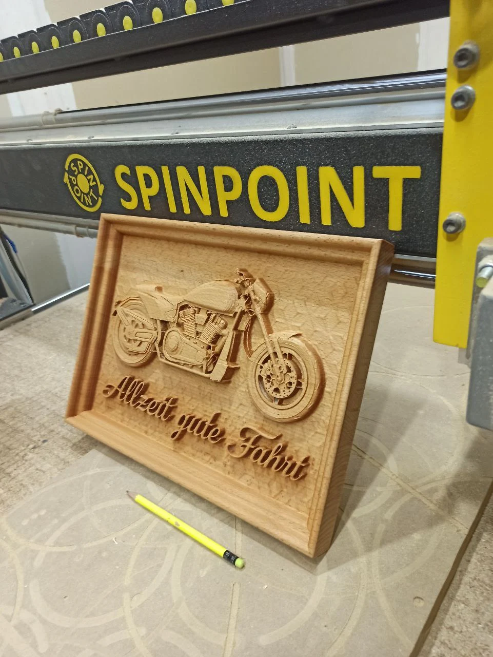 Різблення по дереву, декор розетка